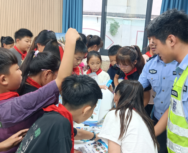 知危险会避险交通安全进校园暨开学第一课校园全掩盖